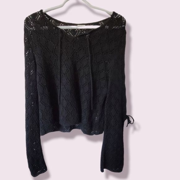 Xs boho black crochet top with partial open arms - Picture 1 of 2
